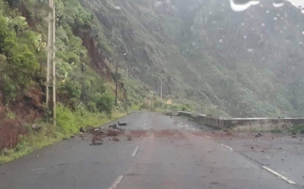 Several landslides between Paul do Mar and Fajã da Ovelha