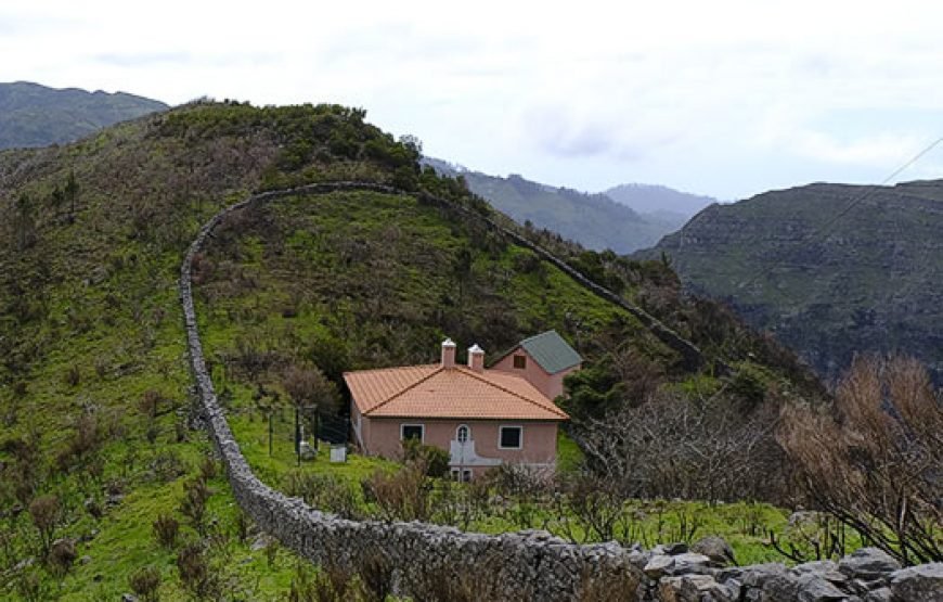 Lombo do Mouro Footpath