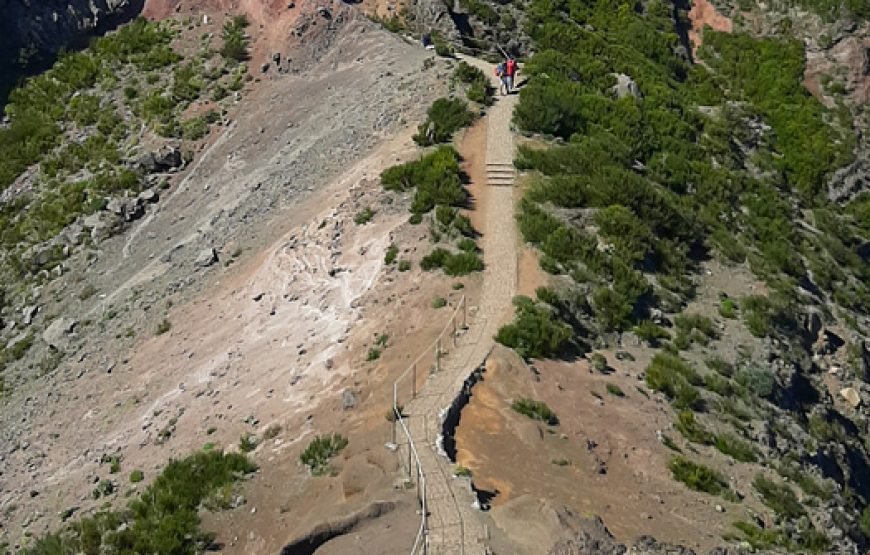 Pico do Areeiro to Pico Ruivo Footpath