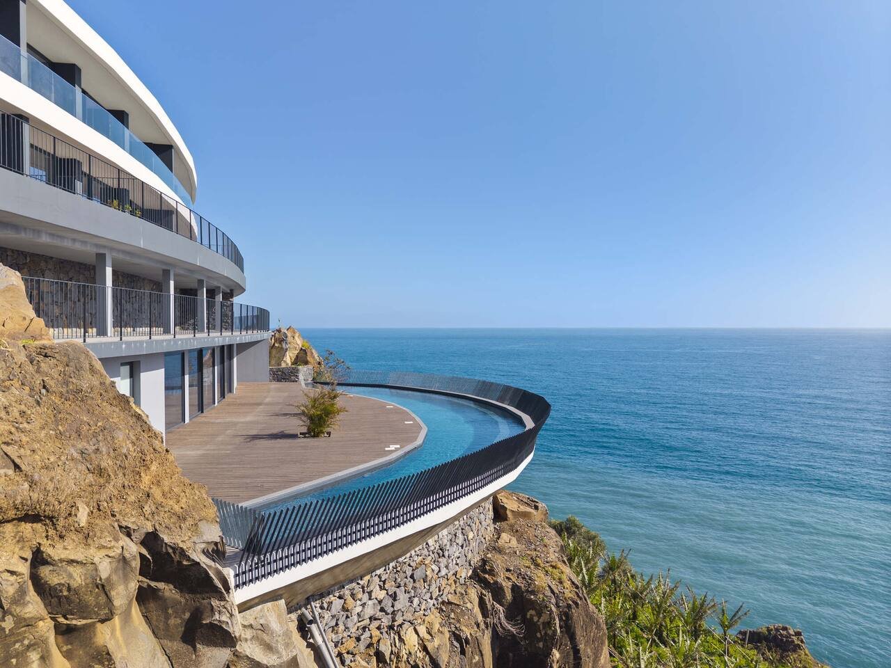 Oceanfront Elegance Madeira Retreat