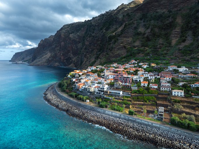 West with the Achadas Cable Car (Polish or Italian language) MBP