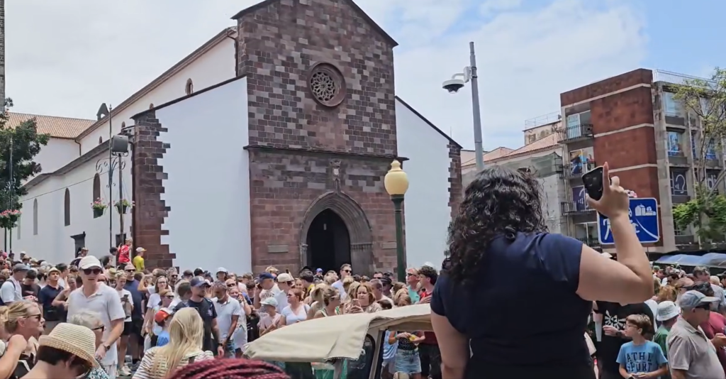 Expectation vs. Reality: Hundreds Gather in Funchal for Ronaldo’s “Wedding” — Only to Cheer for a Local Couple!